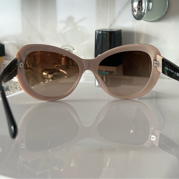 Chanel CC Interlocking cat eye sunglasses - Picture 8 of 14